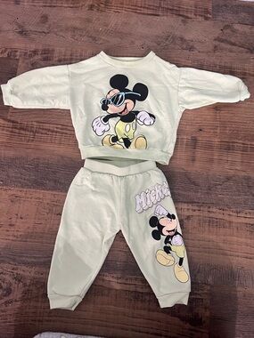 Disney Light Green Mickey Mouse Set with Yellow Accents